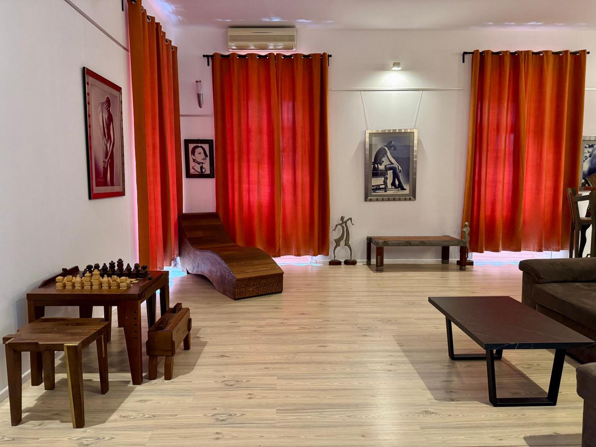 Lupino's Gallery - Old Town *
